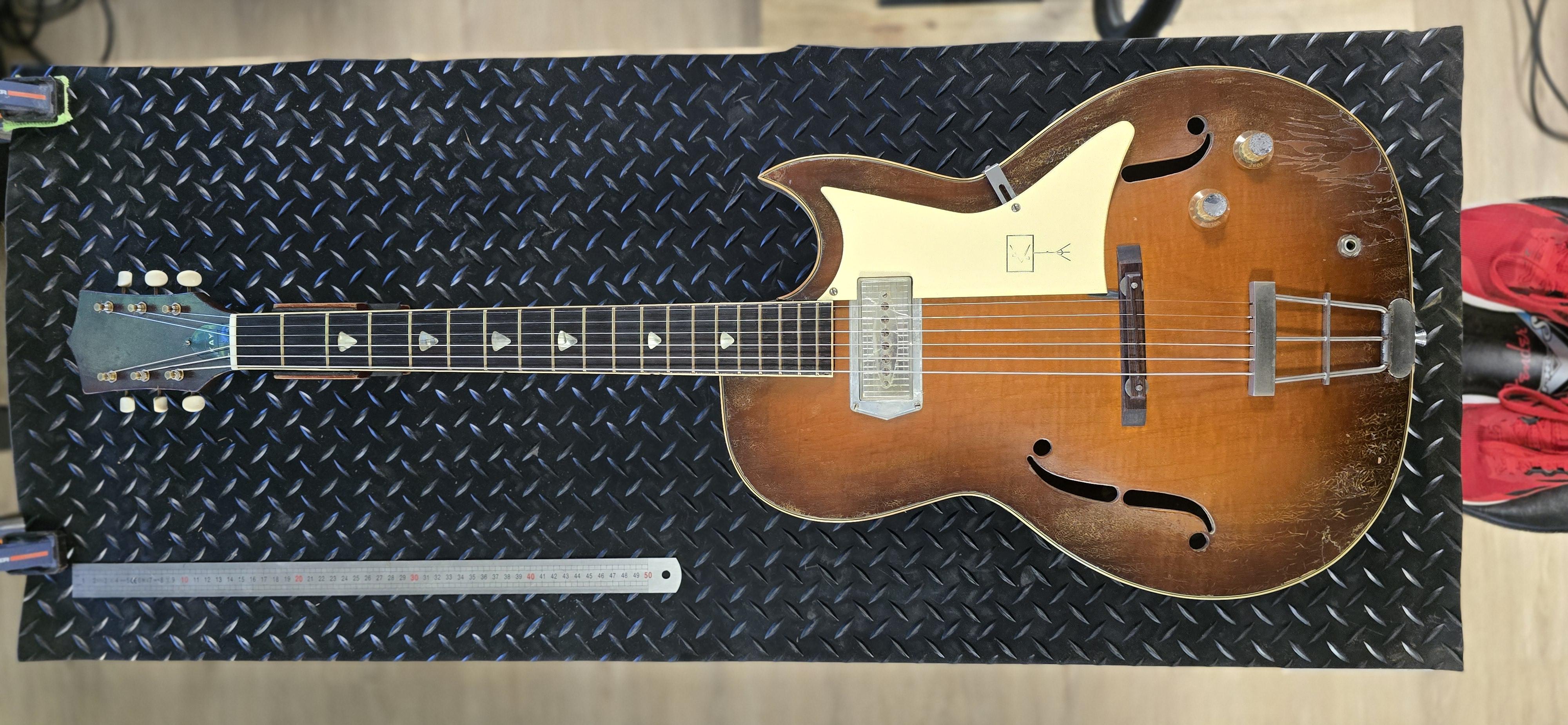 Kay Thinline Hollowbody (Chicago, c. 1961)